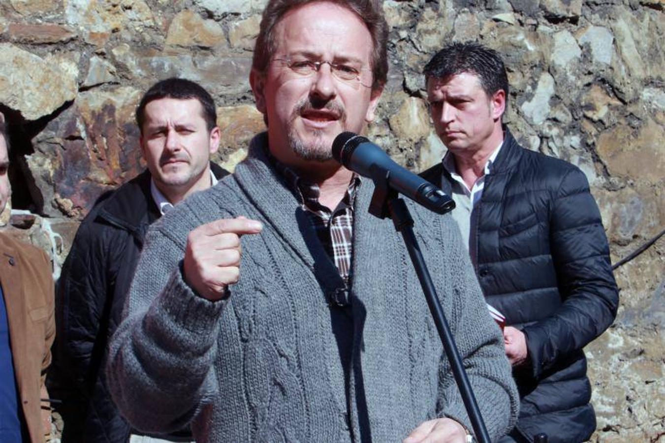 Homenaje a Manuel Llaneza