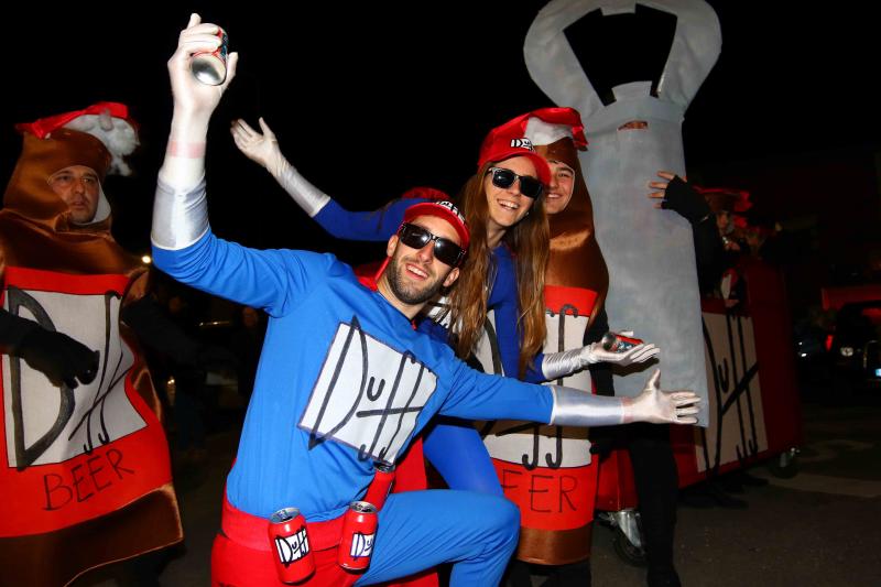 Ribadesella estalla con el Antroxu