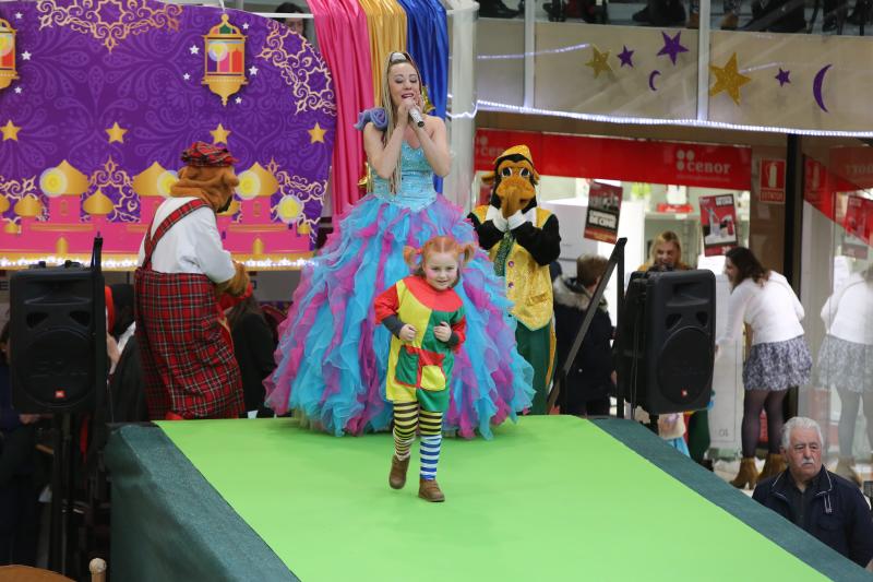 La originalidad del Antroxu desfila en El Corte Inglés y El Atrio