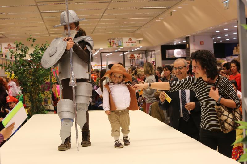 La originalidad del Antroxu desfila en El Corte Inglés y El Atrio