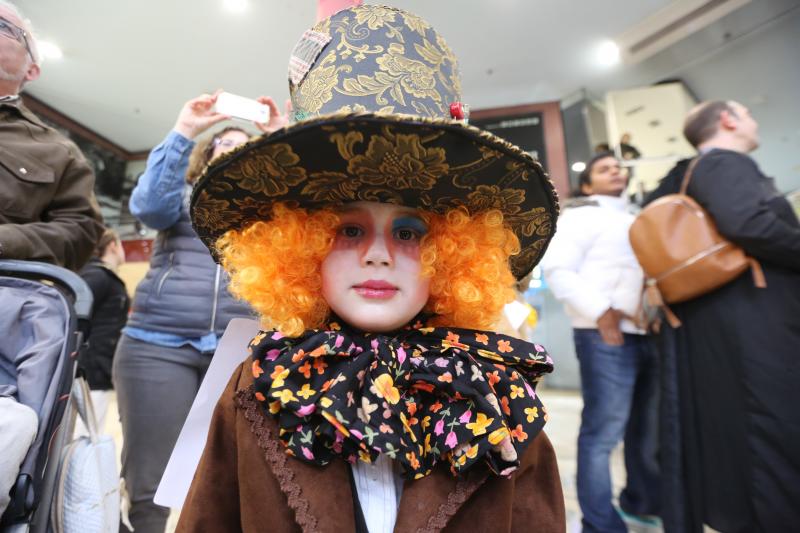 La originalidad del Antroxu desfila en El Corte Inglés y El Atrio