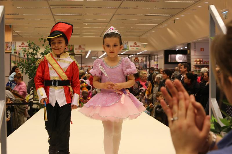 La originalidad del Antroxu desfila en El Corte Inglés y El Atrio