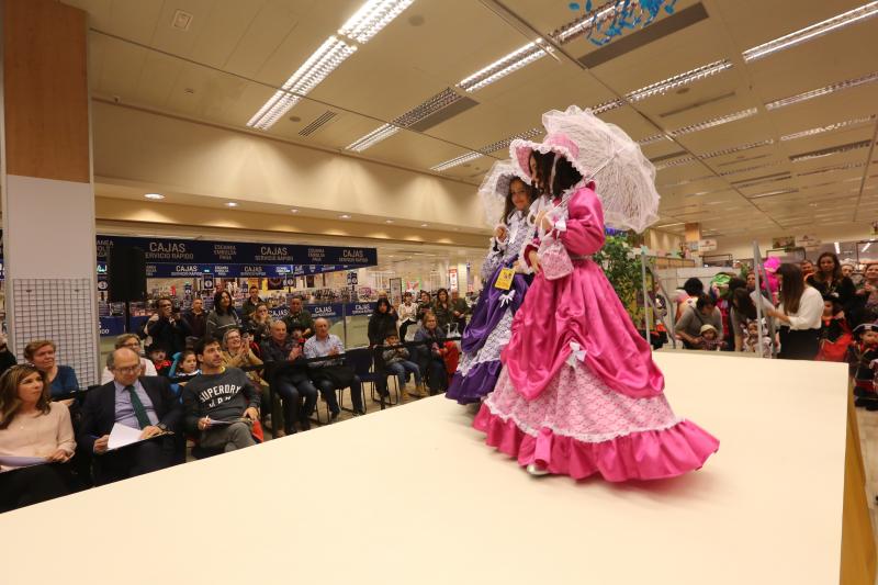 La originalidad del Antroxu desfila en El Corte Inglés y El Atrio