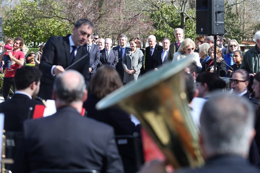 El parque de Isabel la Católica recupera el sauce de Jovellanos