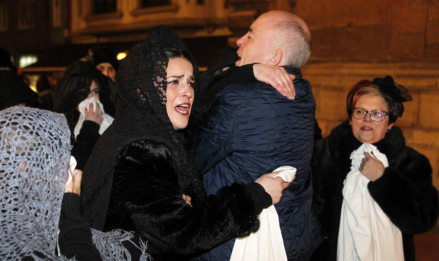 En Antroxu de Oviedo entierra a su sardina