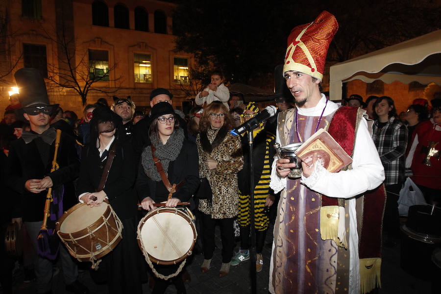 En Antroxu de Oviedo entierra a su sardina