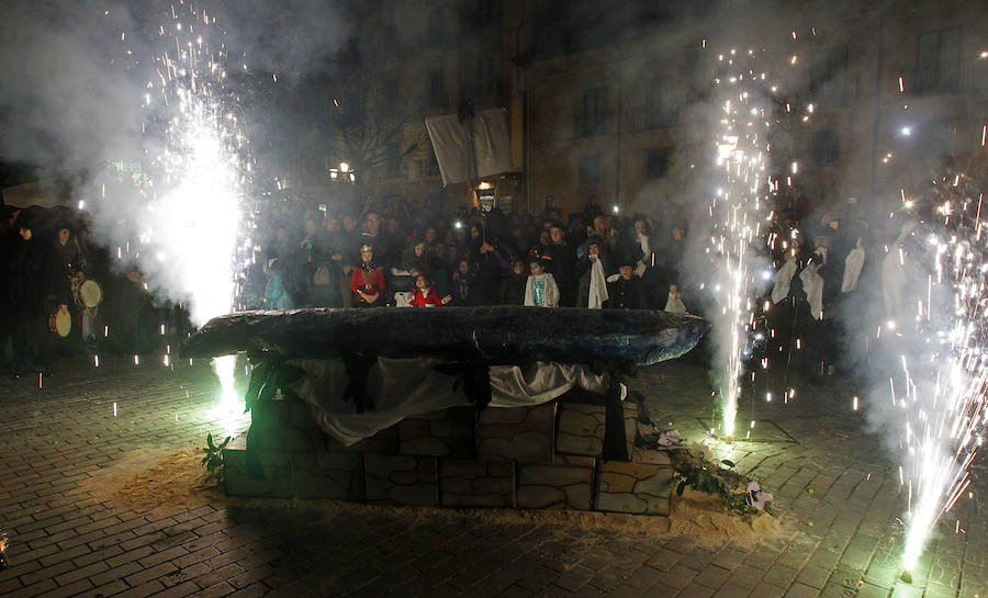 En Antroxu de Oviedo entierra a su sardina