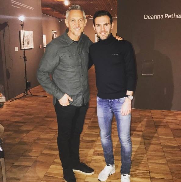 Juan Mata. Con Lineker, en la Fundación Manchester United y en la bolera.