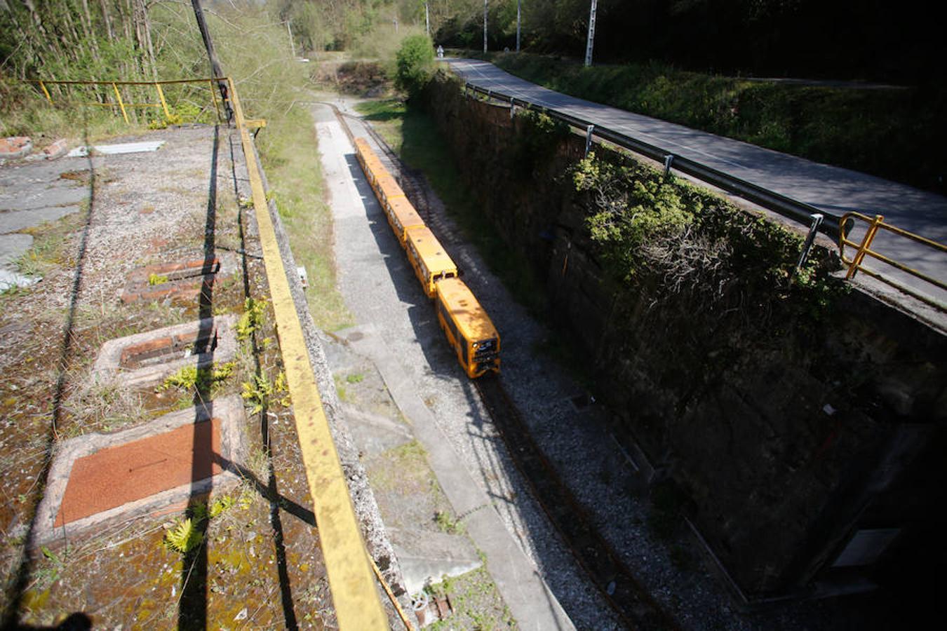 El tren minero de Samuño abre la temporada 2017