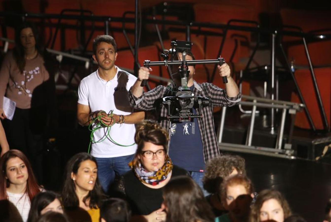 Paula Rojo graba un videoclip en Oviedo y Llanera