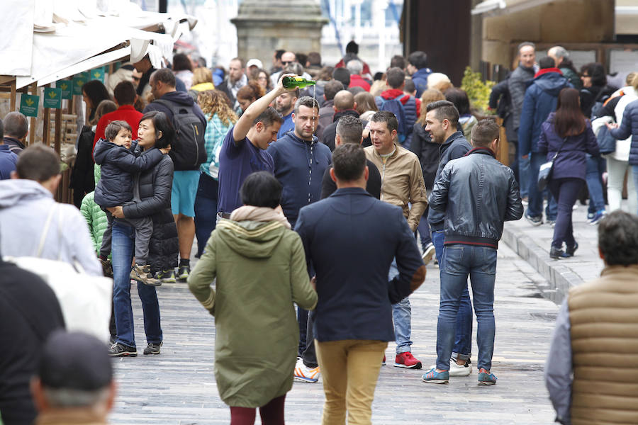 Viernes Santo de lleno turístico en Asturias pese a las nubes