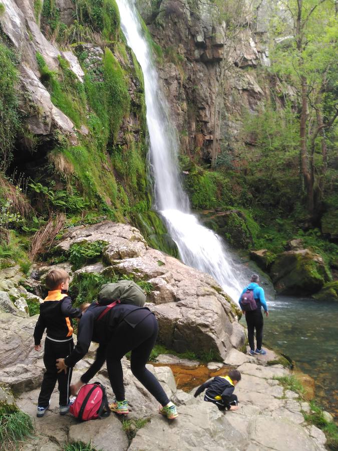 Viernes Santo de lleno turístico en Asturias pese a las nubes