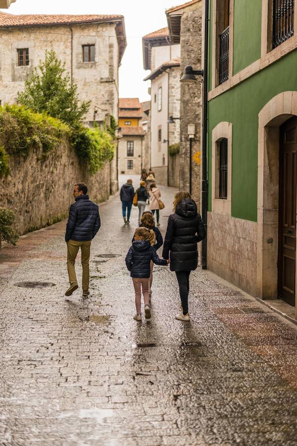 Viernes Santo de lleno turístico en Asturias pese a las nubes