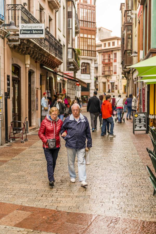 Viernes Santo de lleno turístico en Asturias pese a las nubes