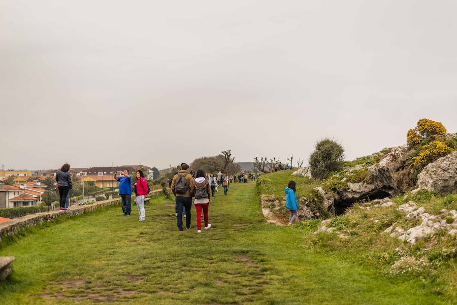 Viernes Santo de lleno turístico en Asturias pese a las nubes