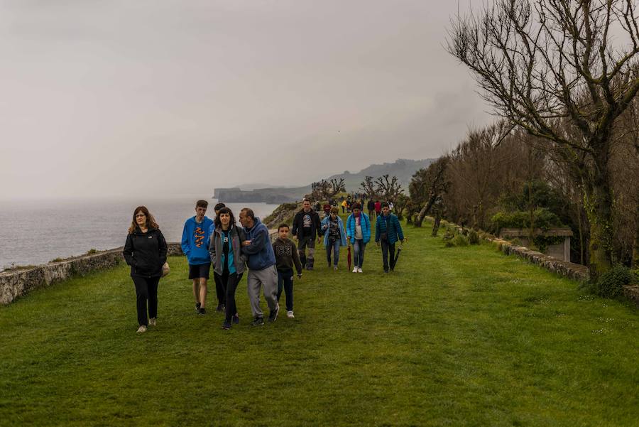 Viernes Santo de lleno turístico en Asturias pese a las nubes