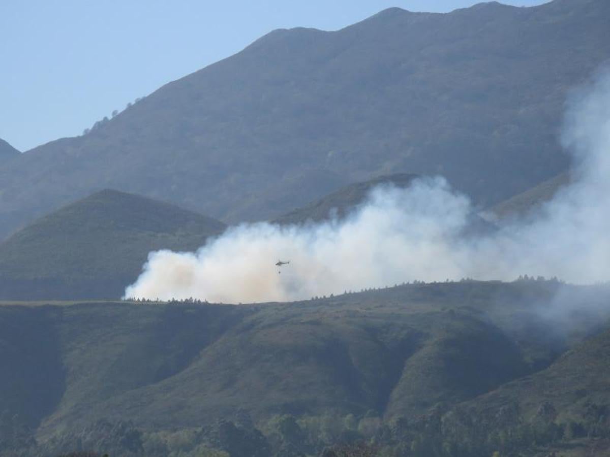 Fuego en el oriente asturiano.