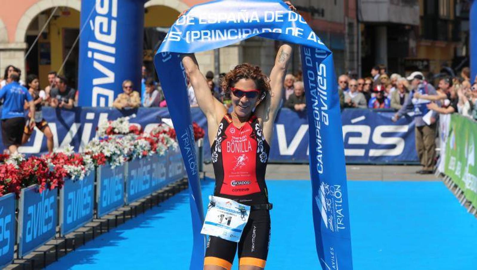 Espectáculo deportivo en el duatlon de Avilés