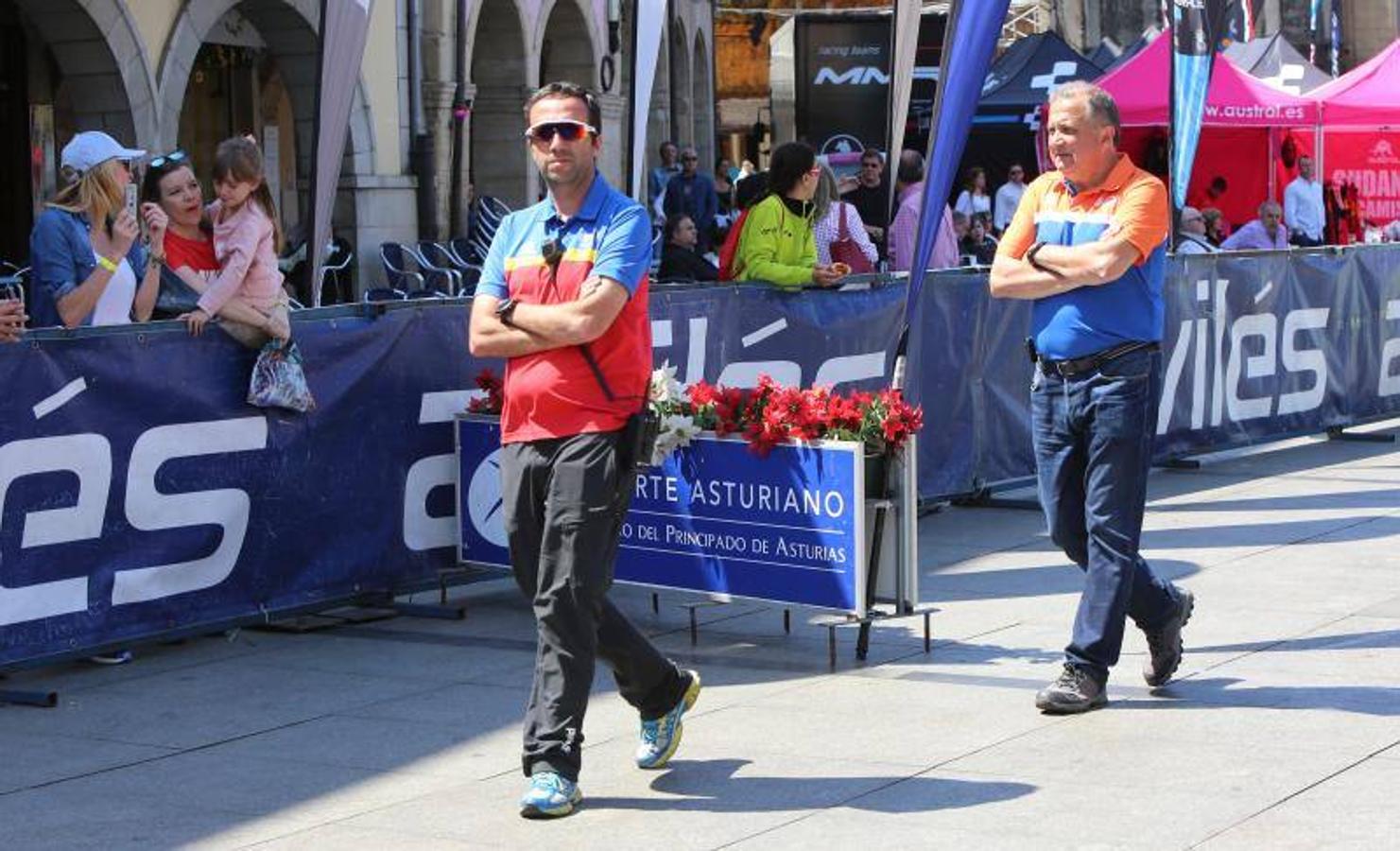 Espectáculo deportivo en el duatlon de Avilés