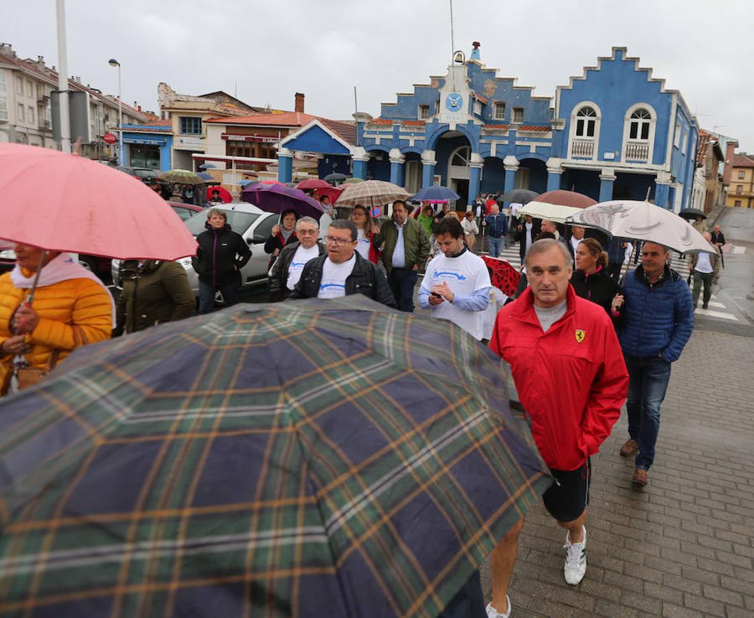 San Juan de la Arena y San Esteban salen a la calle por una pasarela