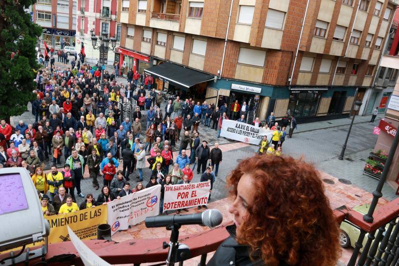 Cientos de personas reclaman en Langreo la culminación del soterramiento ferroviario