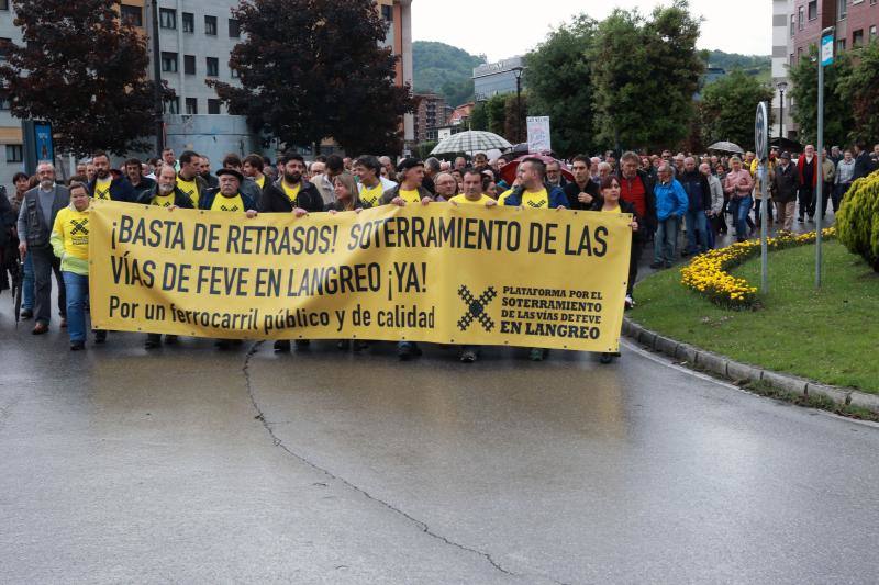 Cientos de personas reclaman en Langreo la culminación del soterramiento ferroviario