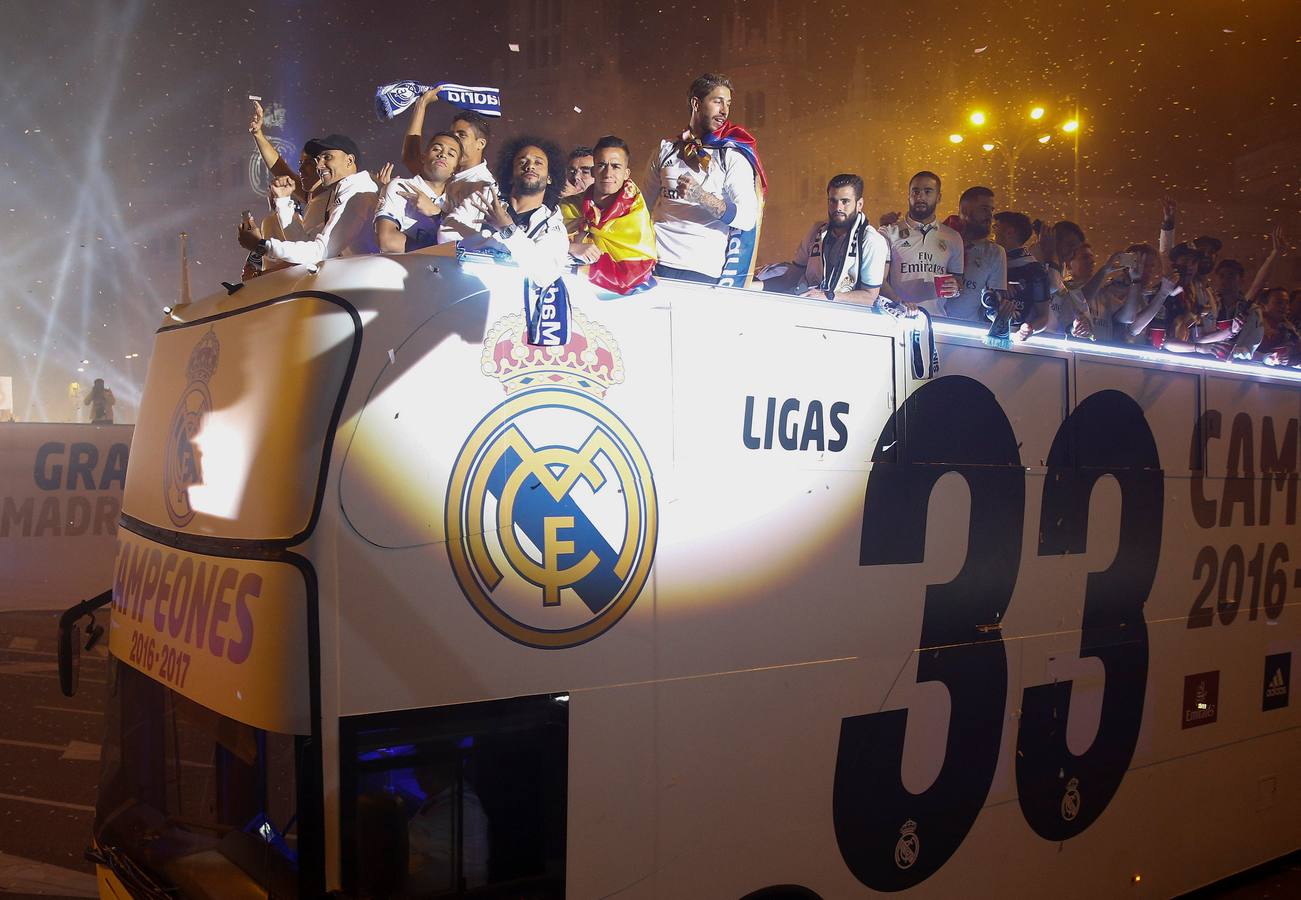 El Real Madrid celebra su 33ª Liga en Cibeles