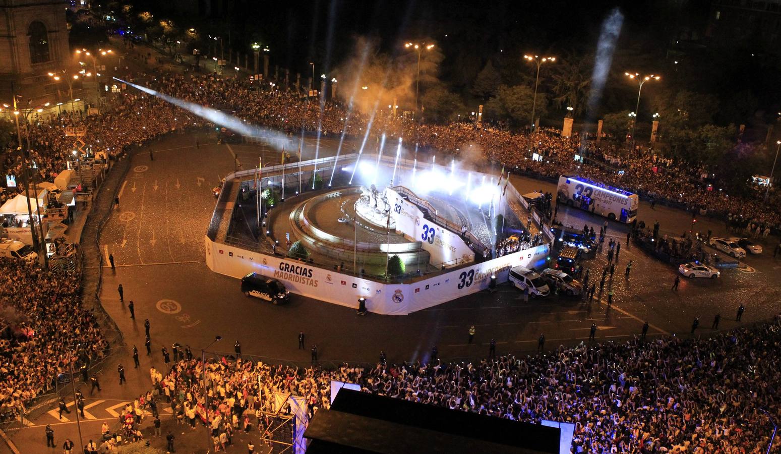 El Real Madrid celebra su 33ª Liga en Cibeles