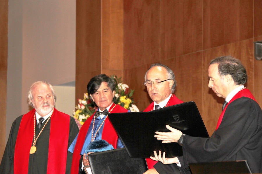 Carlos López Otín, doctor honoris causa en la Universidad Autónoma de Chile