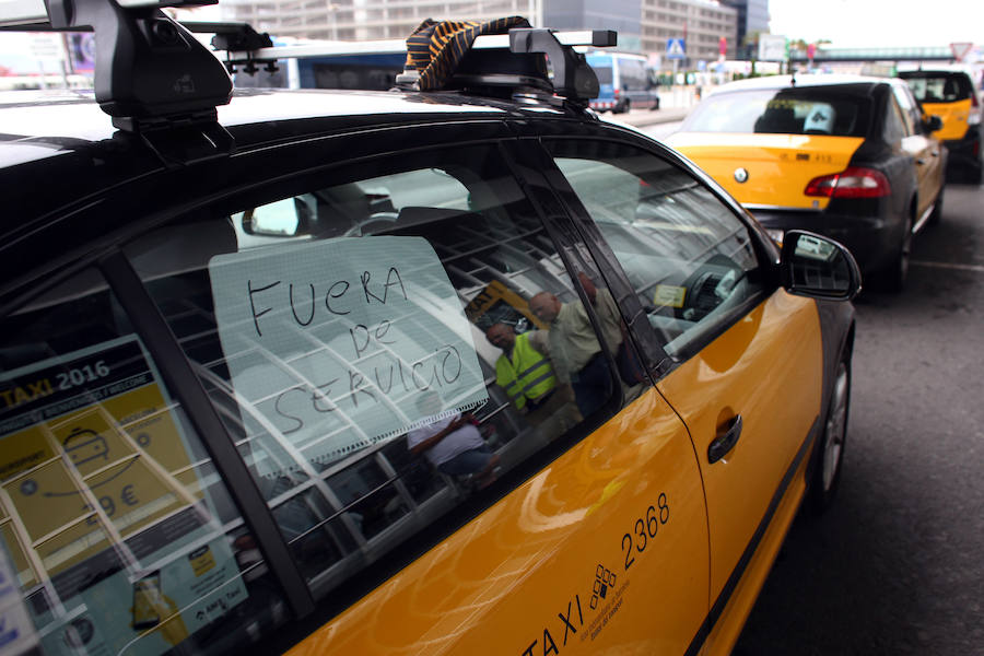 La huelga de los taxistas de toda España, en imágenes