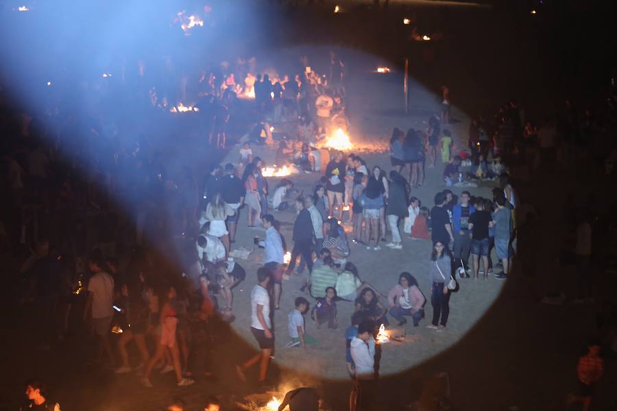 Hoguera de San Juan en Gijón