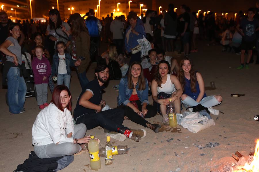 Hoguera de San Juan en Gijón