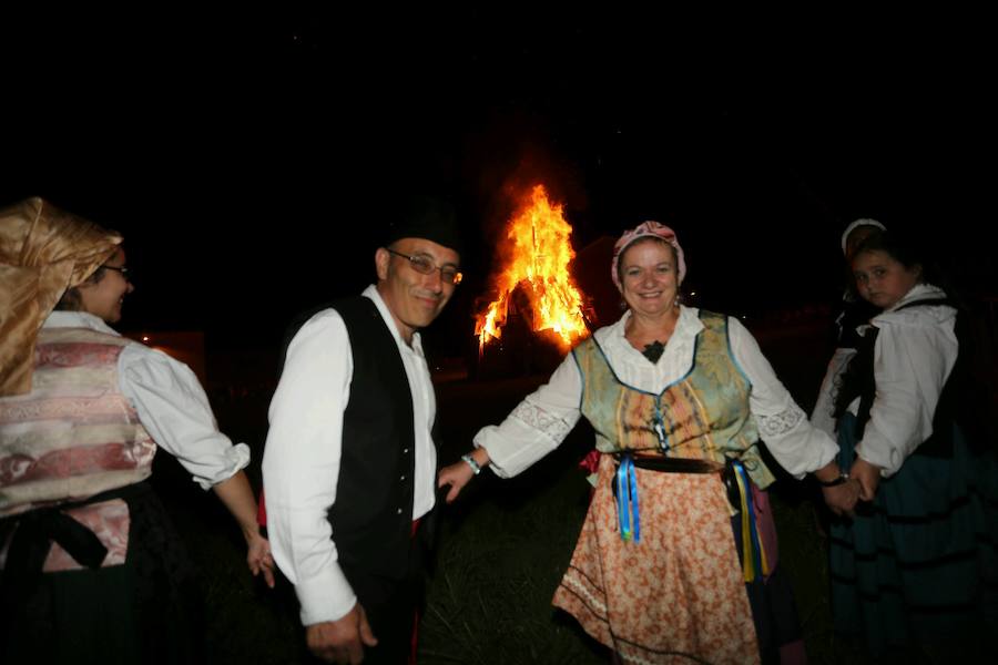 Hoguera de San Juan en Gijón