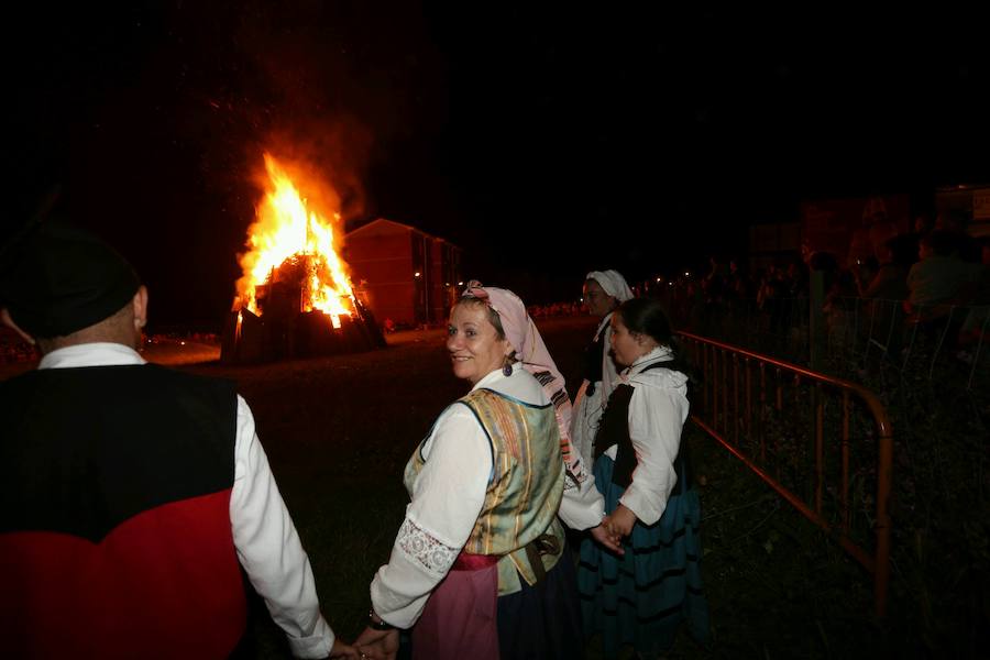 Hoguera de San Juan en Gijón