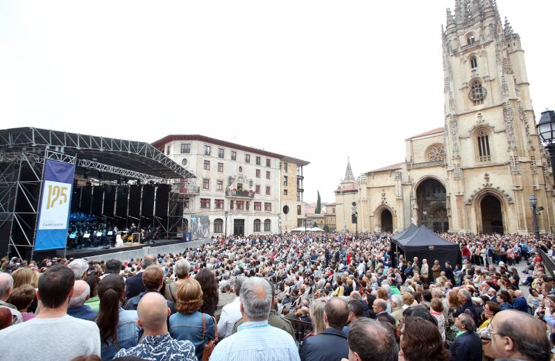 Monumental Carmina Burana ante la Catedral de Oviedo