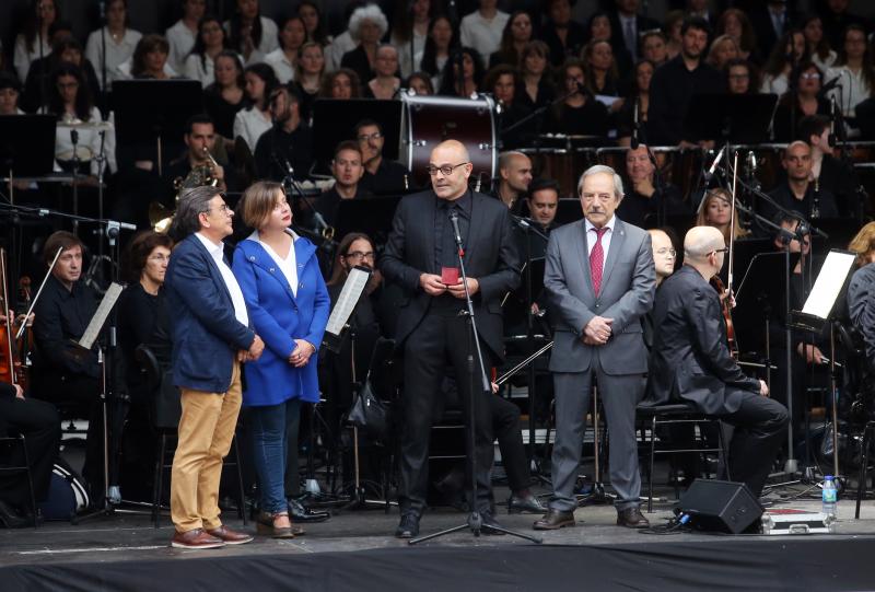 Monumental Carmina Burana ante la Catedral de Oviedo