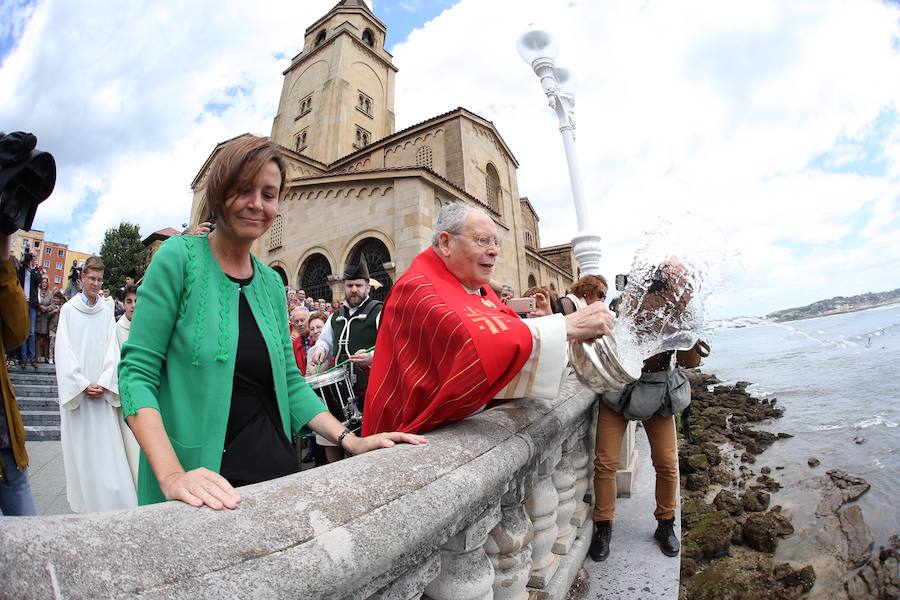 Bendición de las aguas en Gijón en San Pedro