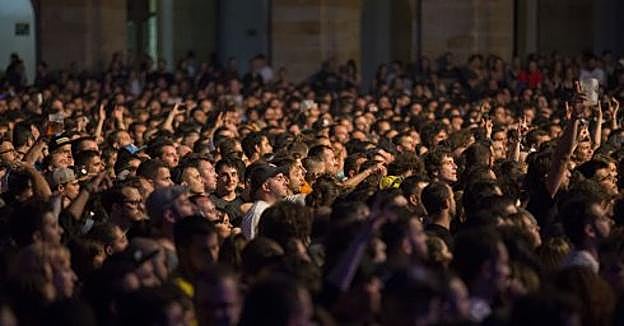 Parte del público asistente al Tsunami Xixón. 