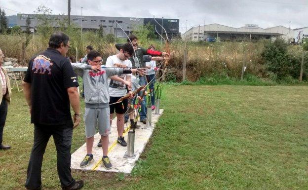 Arqueros del equipo durante una sesión de entrenamiento. 