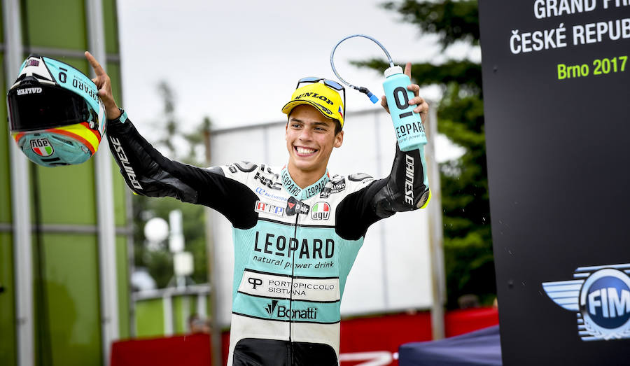 El español Joan Mir se llevó la victoria en Moto3. 