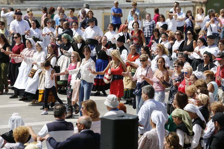 Jira campestre en el Cerro para celebrar el Día d&#039;Asturies