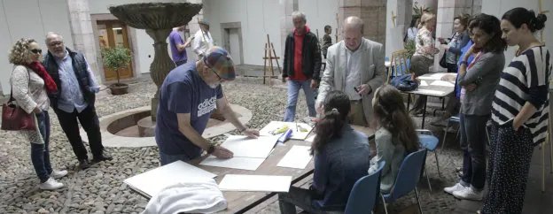 Los participantes, con Favila y De la Fuente. :: M. R.