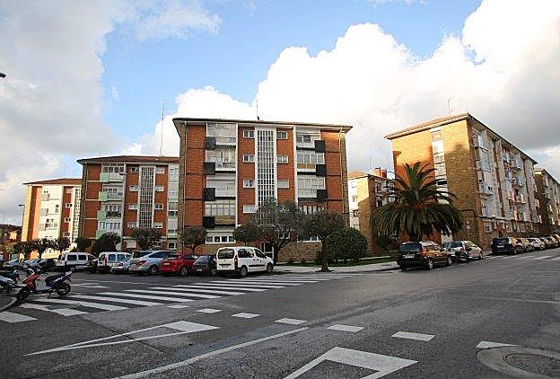 Dos de los 25 portales de la Obra Sindical que serán rehabilitados con ayudas municipales. 