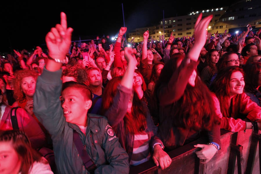 Lleno total en Poniente al ritmo de Antonio Orozco