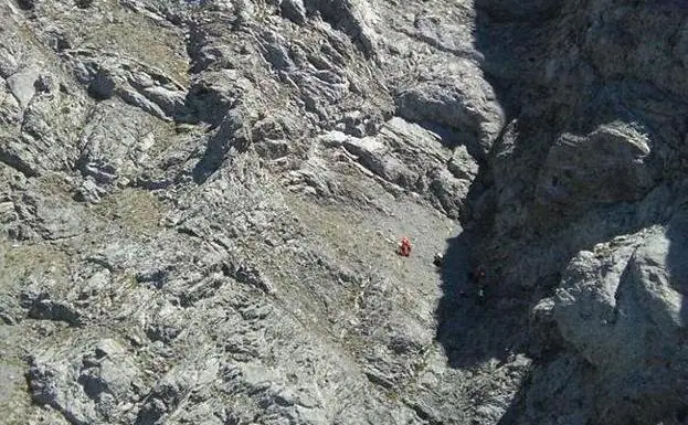Muere tras caer 200 metros en Peña Ubiña