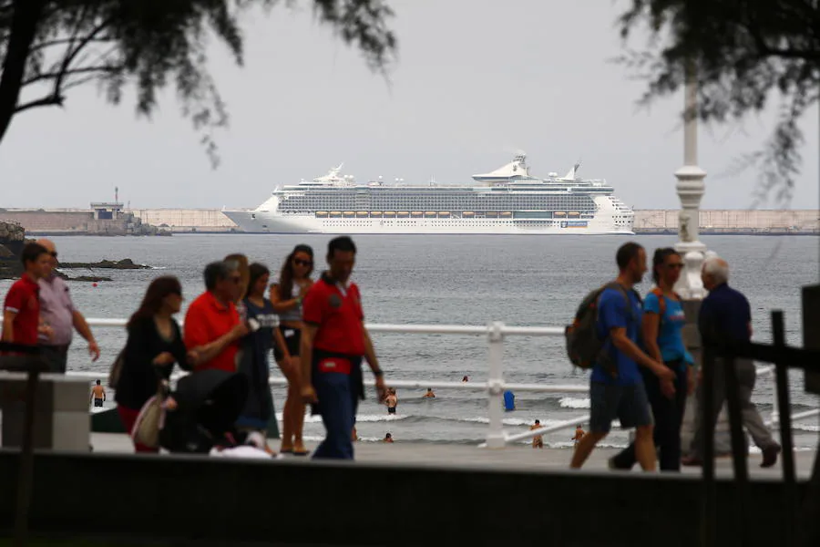 El Independence of de Seas llega a Gijón con más de 4.000 cruceristas