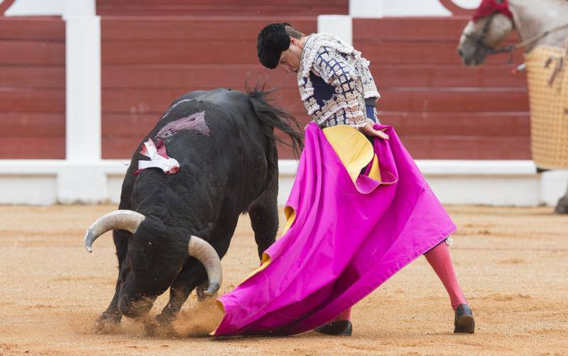 Público entusiasmado en una tarde floja en El Bibio