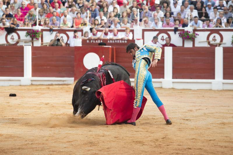 Público entusiasmado en una tarde floja en El Bibio