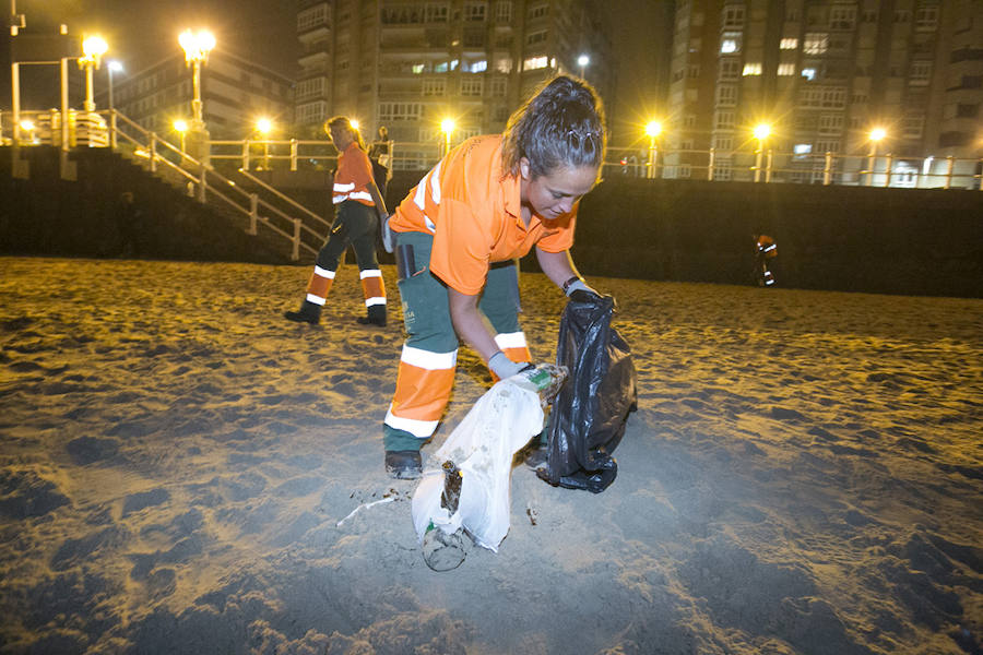 Así amaneció Gijón tras la fiesta de los Fuegos