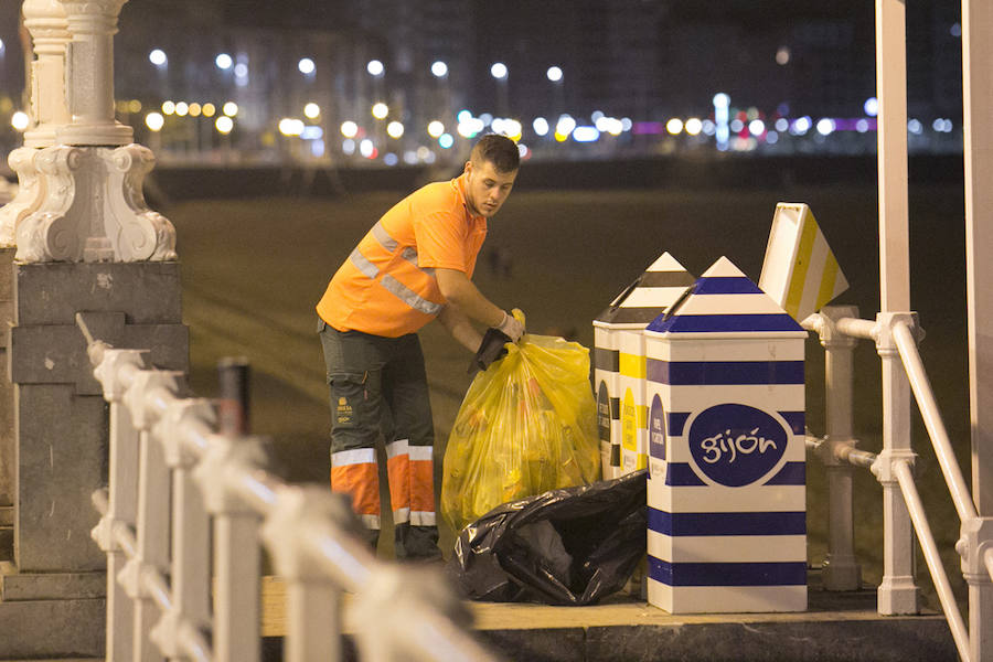 Así amaneció Gijón tras la fiesta de los Fuegos